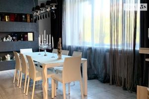 Продается 4-комнатная квартира 165 кв. м в Днепре
