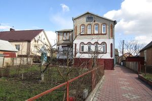 Продается дом на 2 этажа 195 кв. м с гаражом