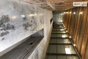 Здається в оренду бокс в гаражному комплексі під бус на 140 кв. м