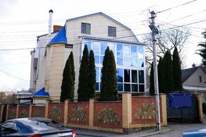Продается помещения свободного назначения 280 кв. м в 3-этажном здании