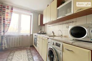 Продается 3-комнатная квартира 68 кв. м в Днепре