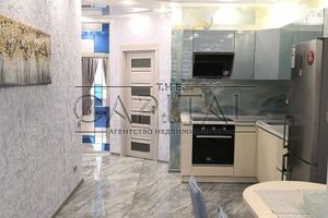 Продается 1-комнатная квартира 50 кв. м в Киеве