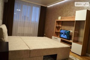 Сдается в аренду 1-комнатная квартира 52 кв. м в Черкассах