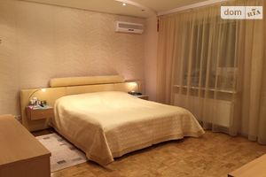 Продается 4-комнатная квартира 180 кв. м в Днепре