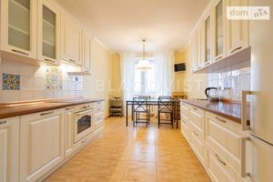 Продается 3-комнатная квартира 124 кв. м в Киеве