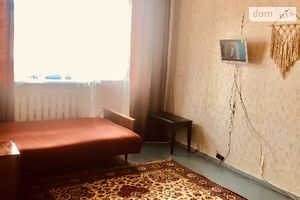Продається 2-кімнатна квартира 45 кв. м у Чернігові