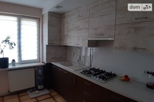 Продается 4-комнатная квартира 90 кв. м в Черновцах