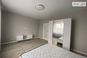 Продается 1-комнатная квартира 43 кв. м в Ужгороде