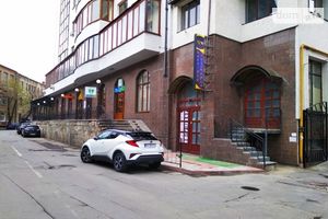 Продается объект сферы услуг 293.2 кв. м в 11-этажном здании