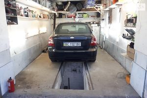 Продается бокс в гаражном комплексе универсальный на 37 кв. м