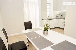 Сдается в аренду 2-комнатная квартира 86 кв. м в Черновцах
