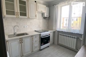 Сдается в аренду 2-комнатная квартира 56 кв. м в Черновцах