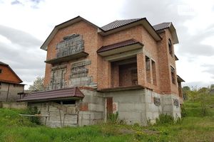 Продается дом на 2 этажа 300 кв. м с садом